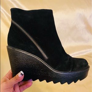 Brand new Vince camuto size 9 wedges ankle boots
